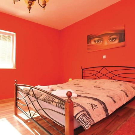 Amazing Home In Kastel Stari With House Sea View คาชเตลา ภายนอก รูปภาพ