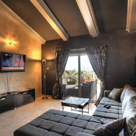 Amazing Home In Kastel Stari With House Sea View คาชเตลา ภายนอก รูปภาพ