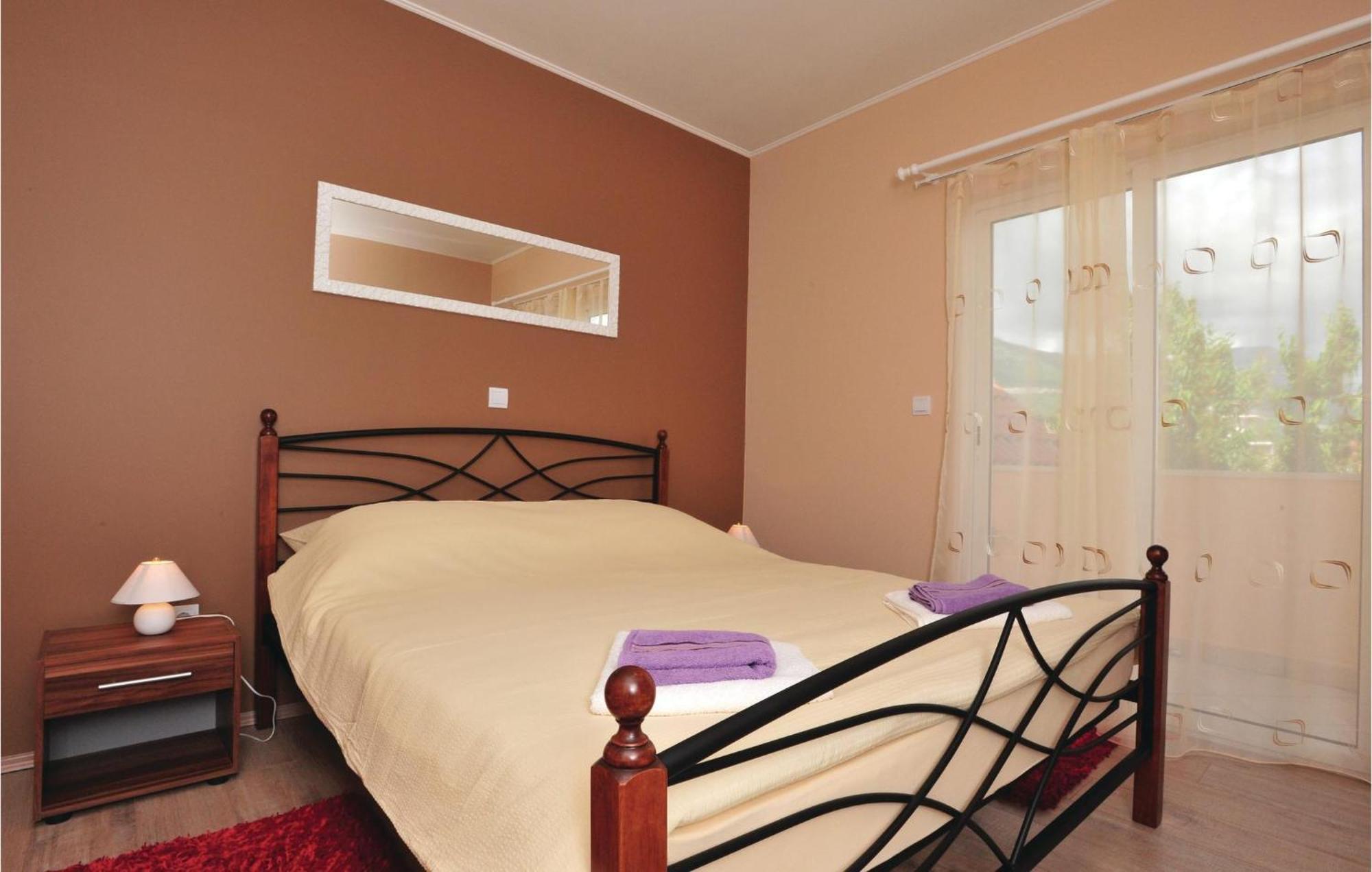 Amazing Home In Kastel Stari With House Sea View คาชเตลา ภายนอก รูปภาพ