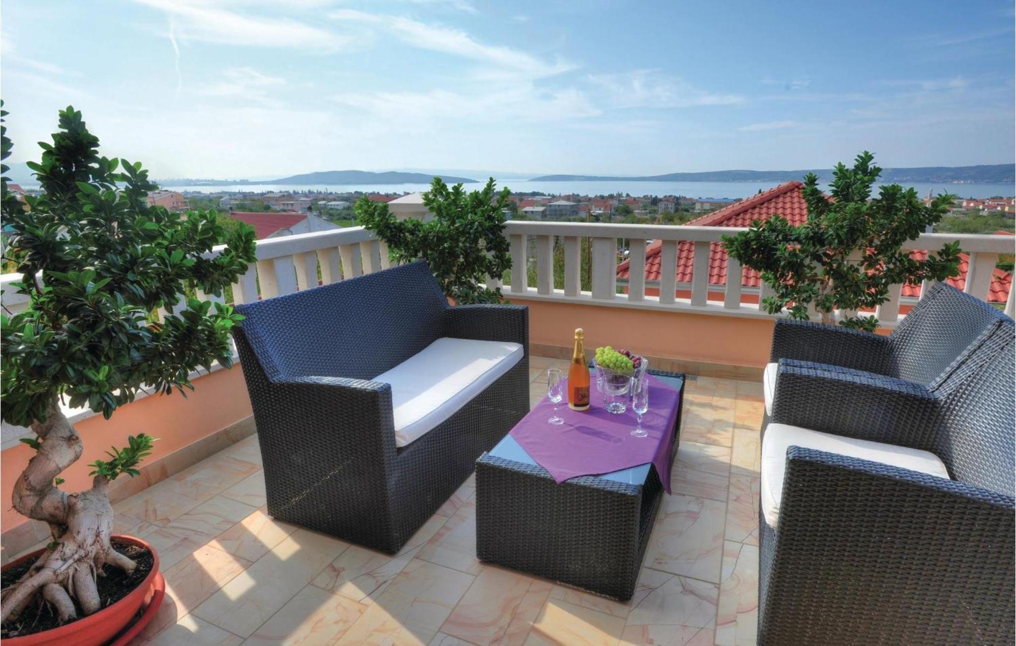 Amazing Home In Kastel Stari With House Sea View คาชเตลา ภายนอก รูปภาพ