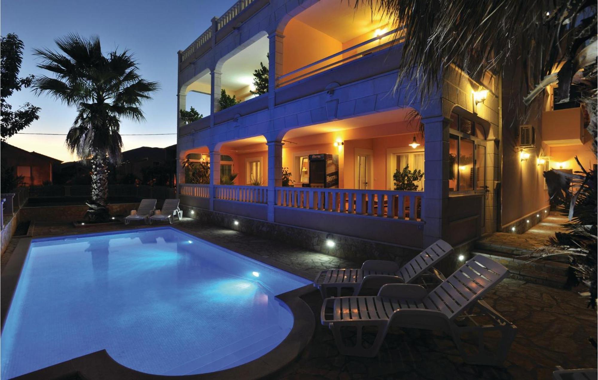 Amazing Home In Kastel Stari With House Sea View คาชเตลา ภายนอก รูปภาพ