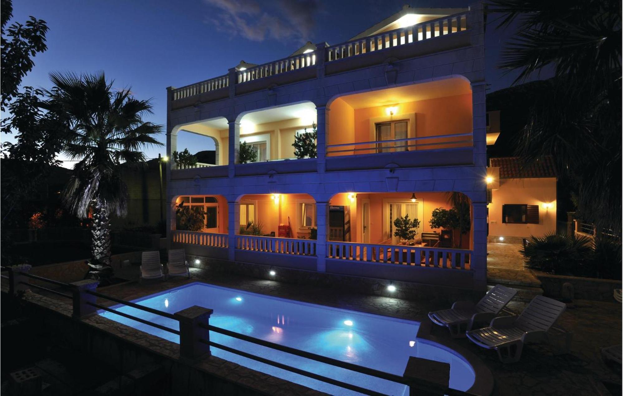 Amazing Home In Kastel Stari With House Sea View คาชเตลา ภายนอก รูปภาพ