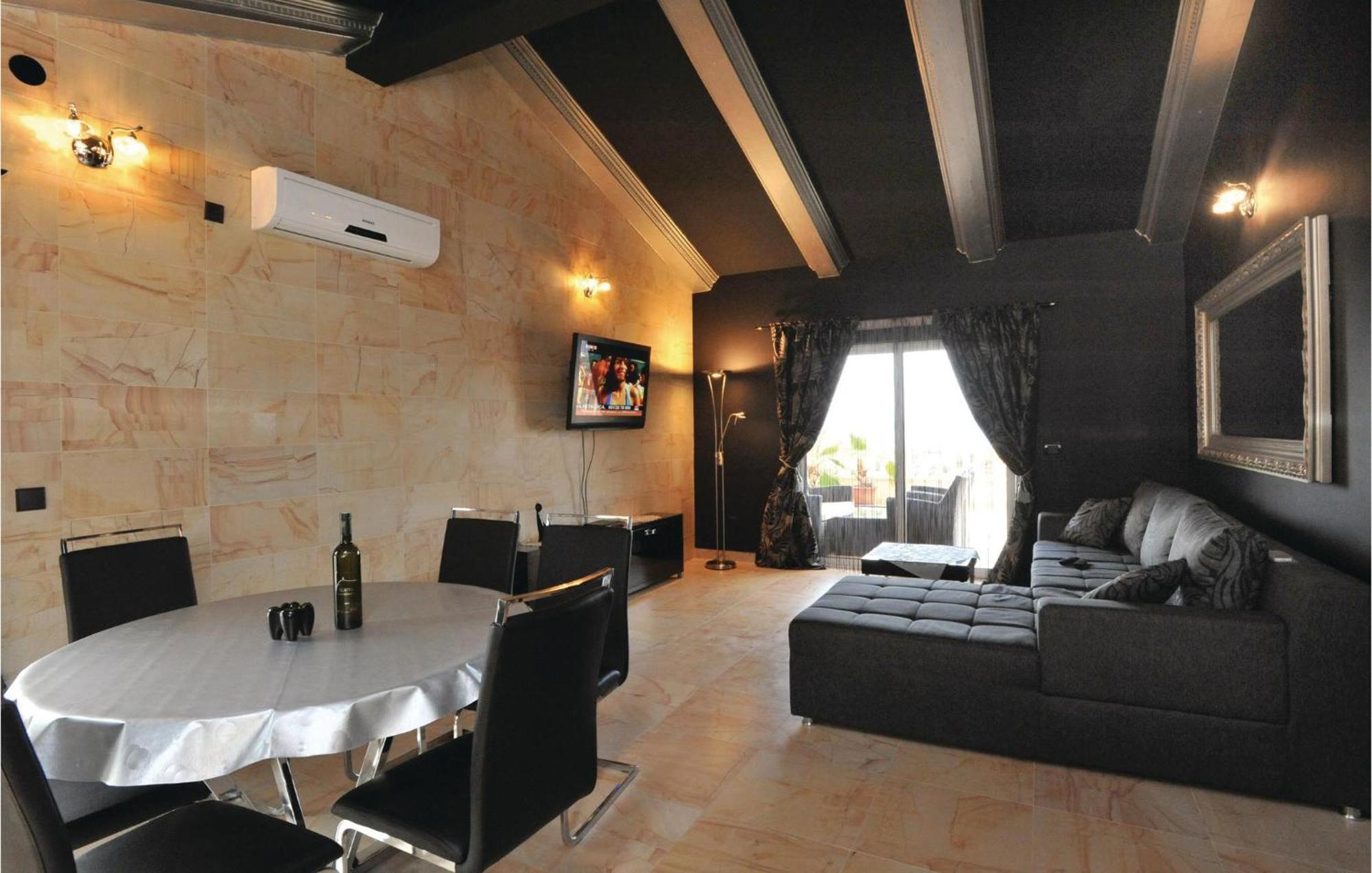 Amazing Home In Kastel Stari With House Sea View คาชเตลา ภายนอก รูปภาพ