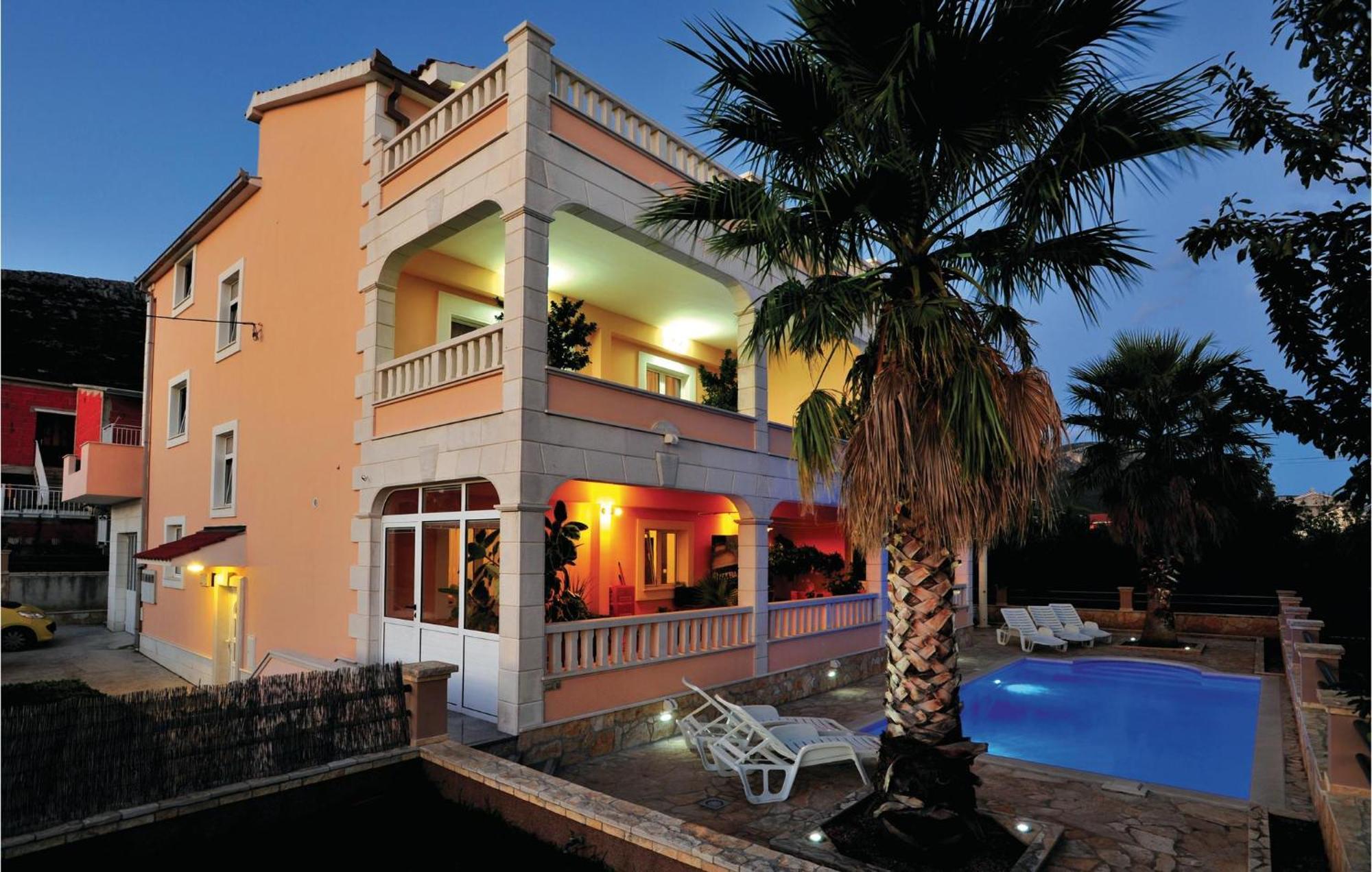 Amazing Home In Kastel Stari With House Sea View คาชเตลา ภายนอก รูปภาพ