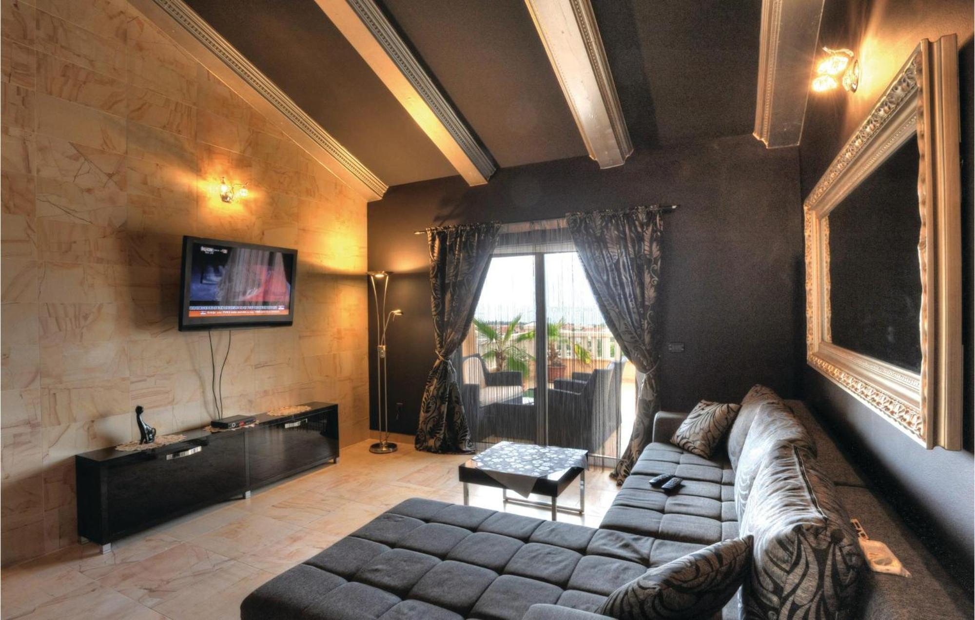 Amazing Home In Kastel Stari With House Sea View คาชเตลา ภายนอก รูปภาพ